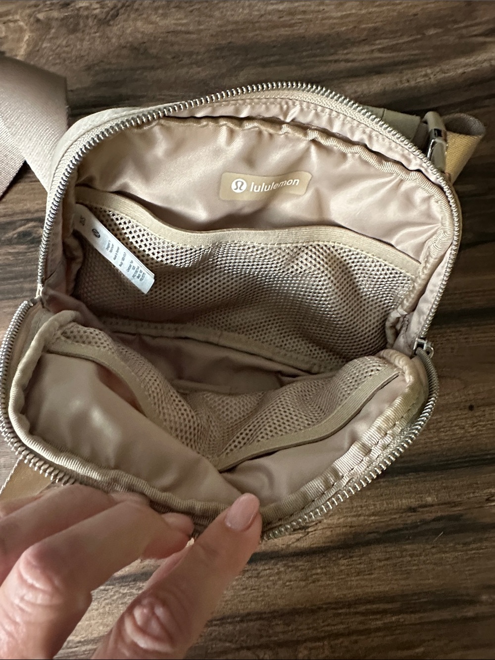 lululemon athletica Beige Crossbody Belt Bag with White Logo - Picture 4 of 4